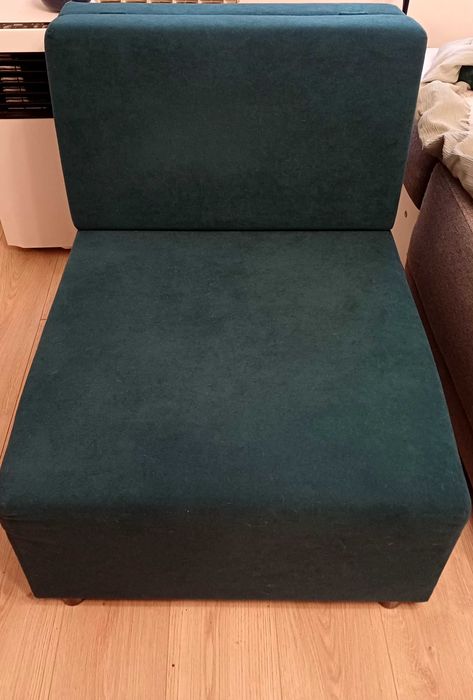Oddam fotel jednoosobowy za darmo .Na chwilę obecną jest juz rezerwacja. Będę informować  jak coś się zmieni.