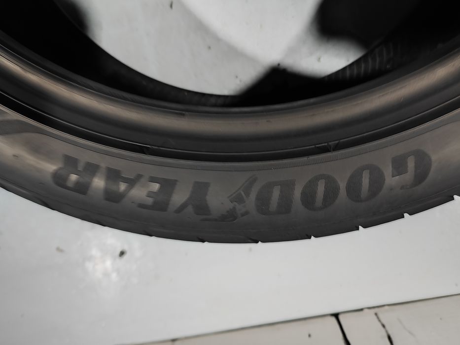 2 pneus semi novos 225-45R18 RFT Good year - Oferta dos Portes