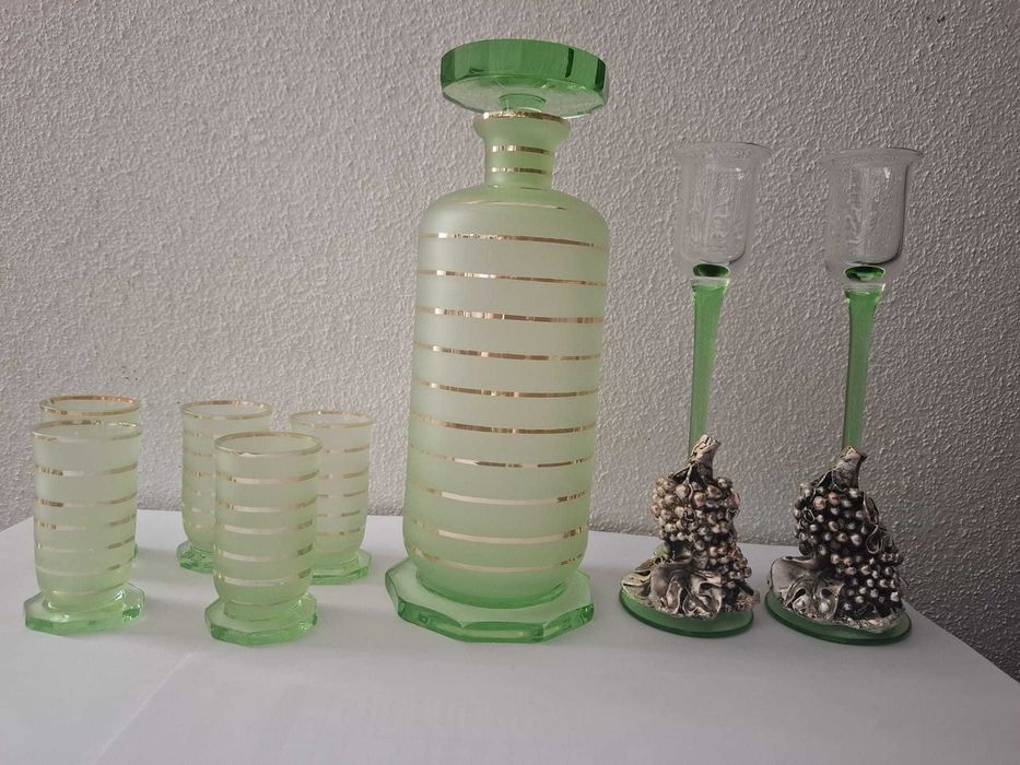 Garrafa, copos e castiçais de cristal (antigos)