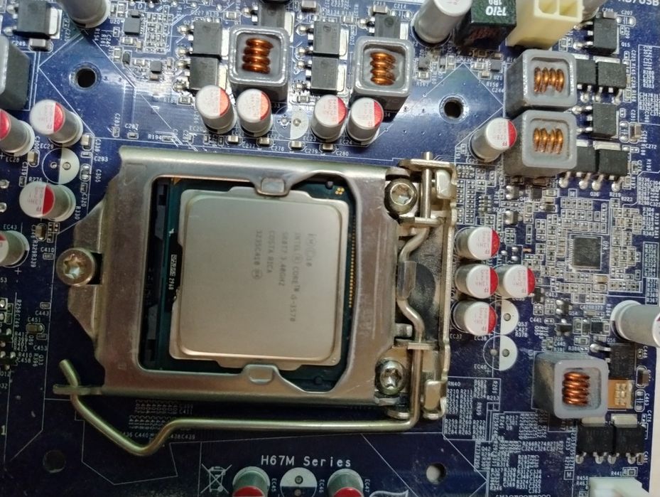 Foxconn H67M-V + Intel Core i5 3570 + 16 ГБ ОЗУ