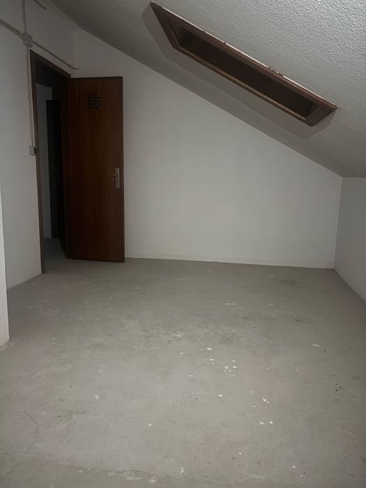 Arrendo espaço para arrumos em Esmoriz com elevador