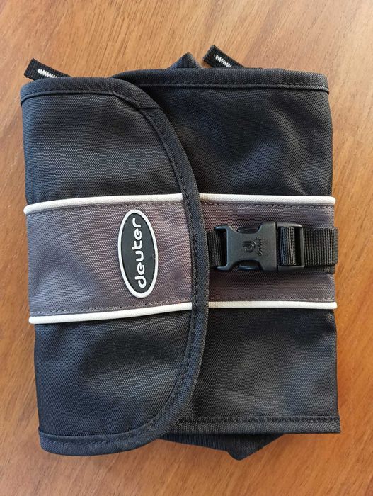 Vendo Bolsa Necessaire Deuter Preta e Cinzenta