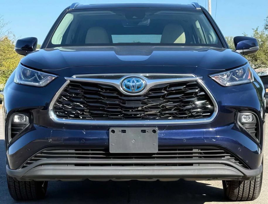 Toyota Highlander Limited      2022