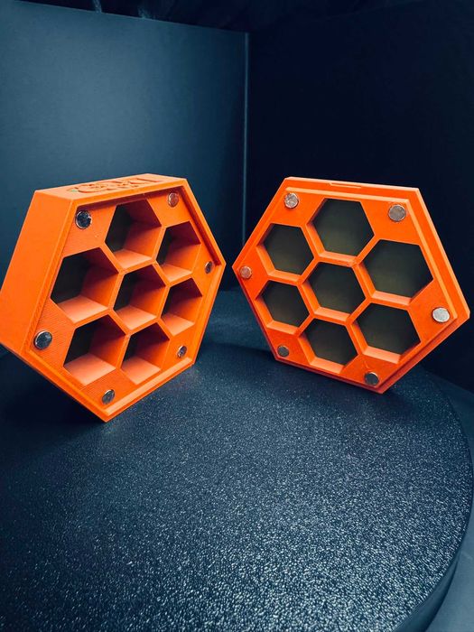 Dice Box - Hexagon vault, 7 dice, magnetic lid