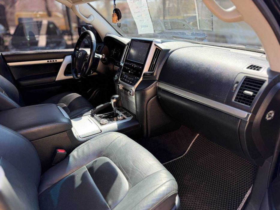 Toyota Land Cruiser 200