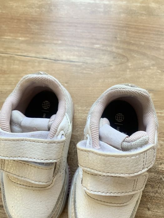 Дитячі білі кросівки Adidas 20