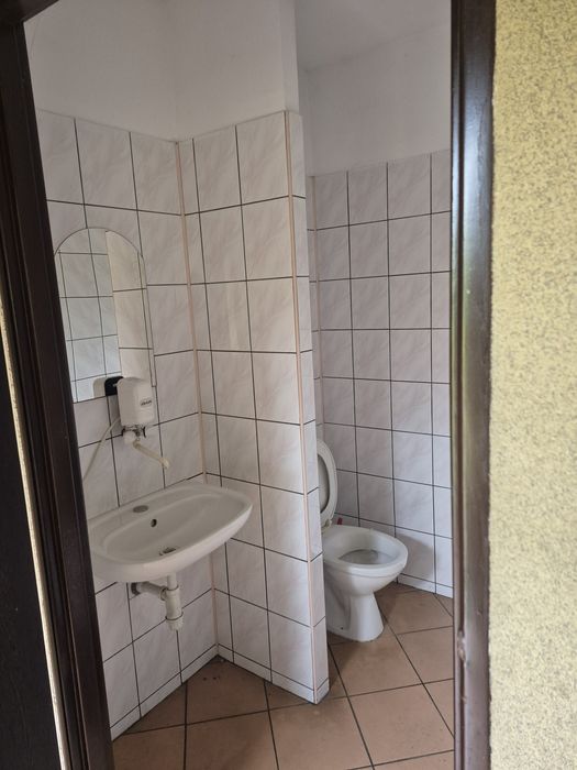 Wynajmę pomieszczenia biurowe 45m i plac 2000m