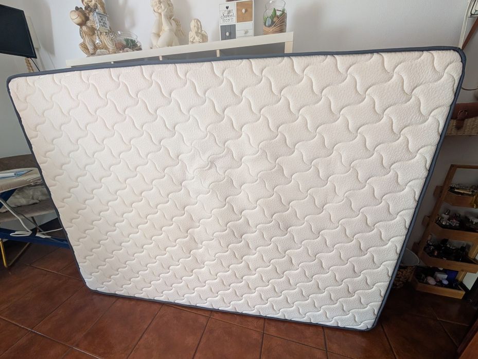 Estardo e colchão 1.9m por 1.4m