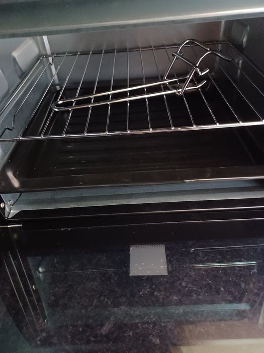 Mini forno eléctrico, sem uso,novo, preto