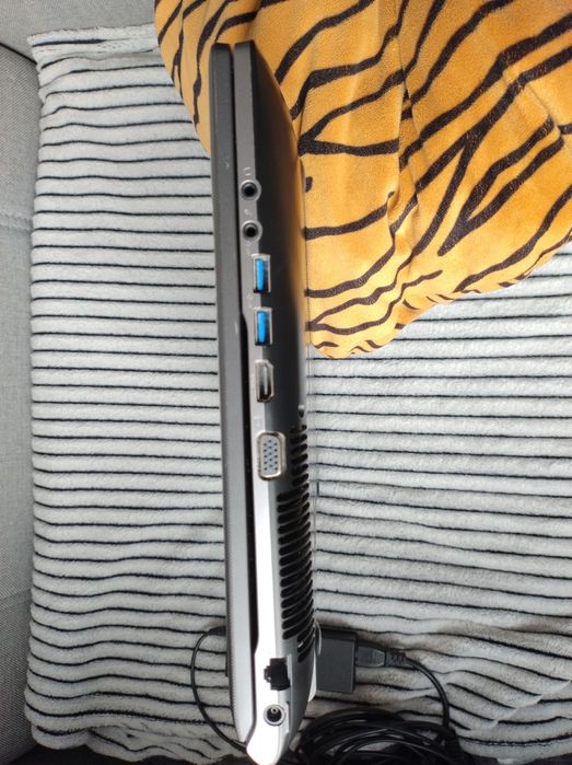 Laptop/ Notebook  Samsung Series5 NP550P7C Win8  17,3" i7