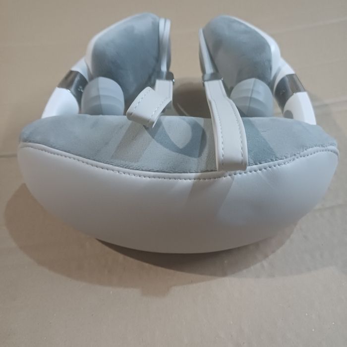 Масажер для шиї і плечей