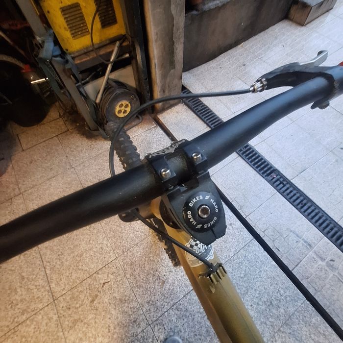 Bicicleta convertida para dirt