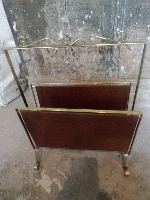 Mosiężny gazetnik na prase