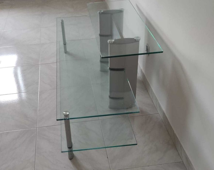 Mesa de sala para TV e aparelhagens