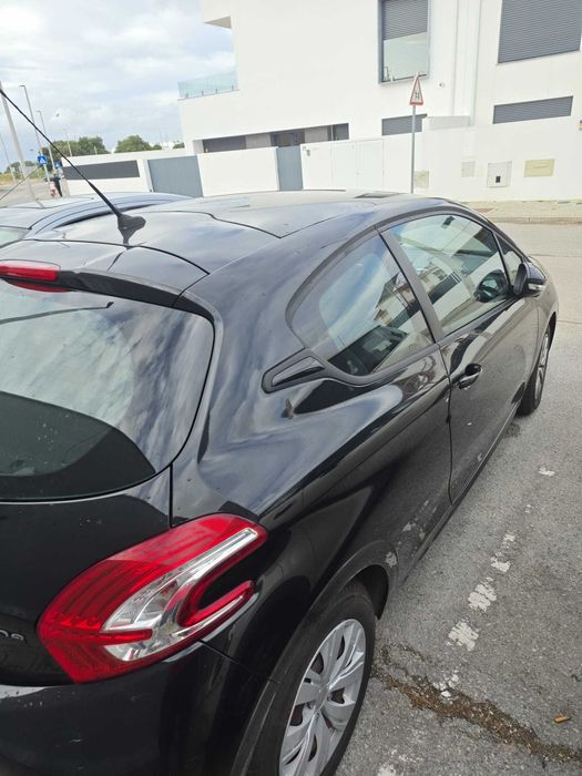 Peugeot 208 1.2 PureTech Allure — photo 4
