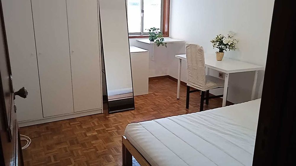 Quarto de casal no centro da cidade