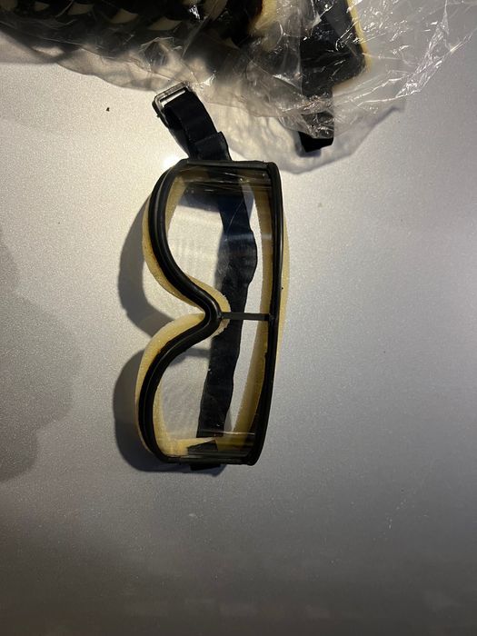 Окуляри захисні,защитные очки,рукавиці,перчатки.