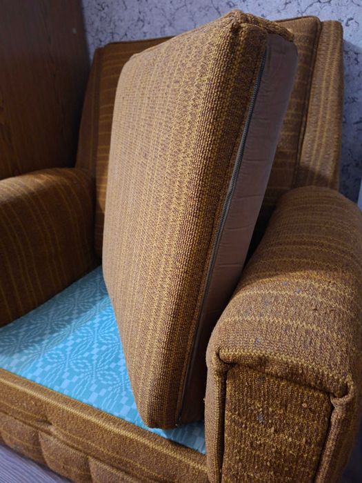 ПРОДАМ два кресла БУ