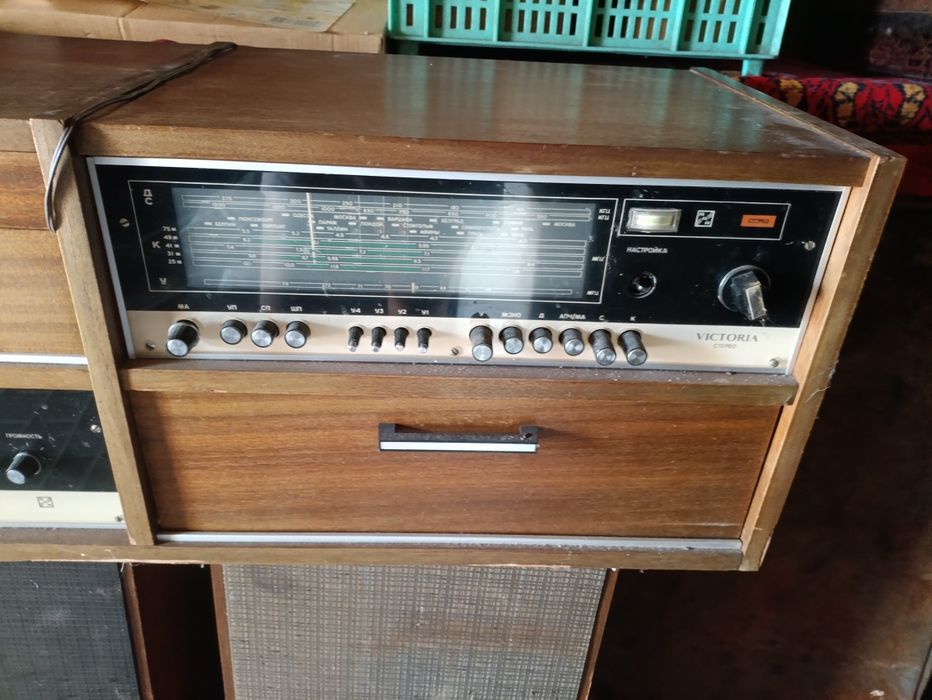 Продам радіолу Вікторія 001