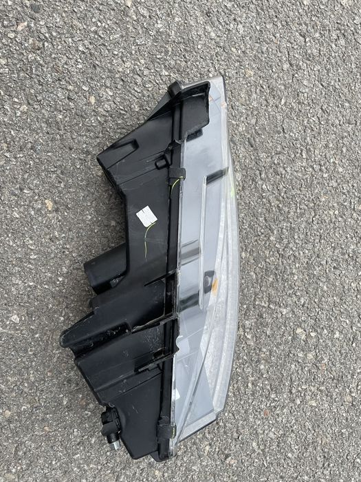 фара  Tesla Model 3