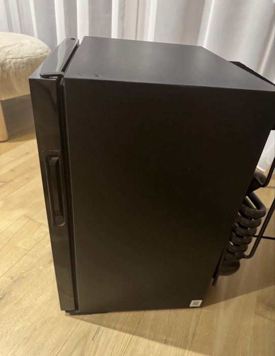 Mini lodowka barek kompresorowa szklane drzwi czarna dometic