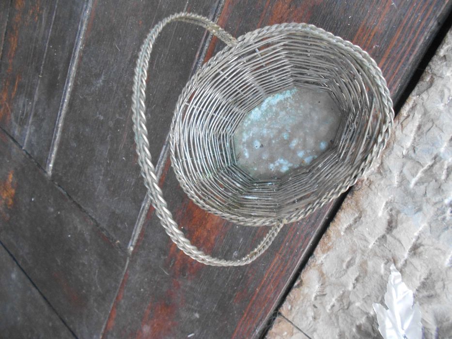 Cachos de uvas decorativos artesanais em pedra natural com cesto metal