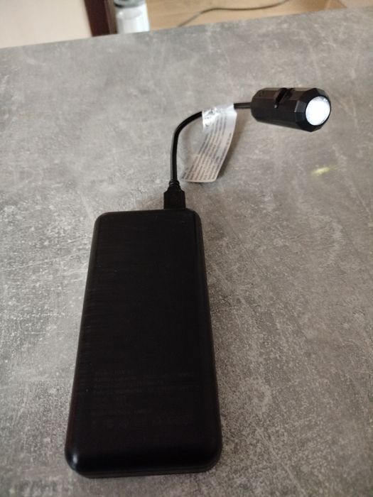 Lampa projekcyjna z 3 motywami USB