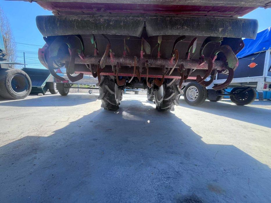 Трактор Mitsubishi з фрезою