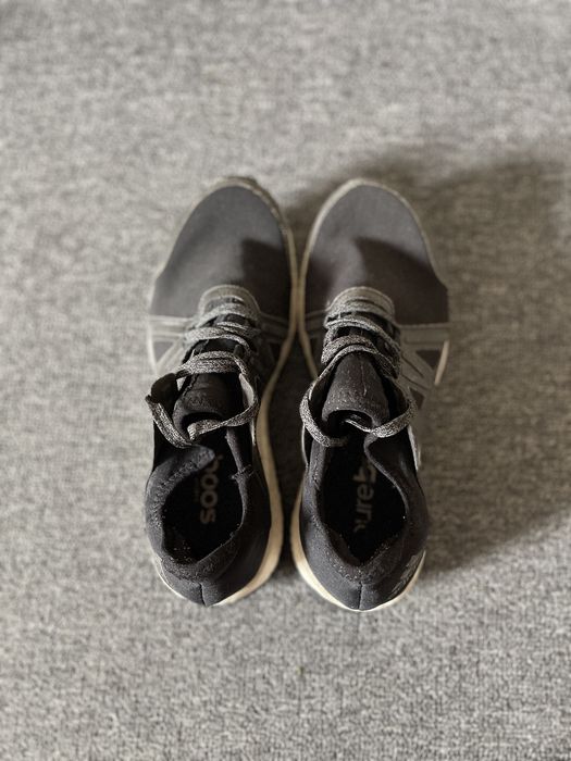 Czarne buty do biegania adidas pure boost endless energy