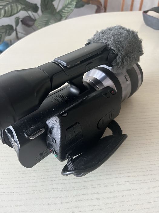 Відеокамера Sony NEX VG20