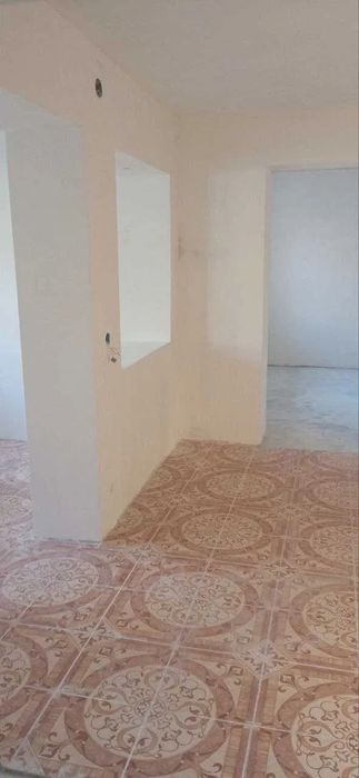 Продам новозбудований будинок з газовим опаленням в центрі міста.