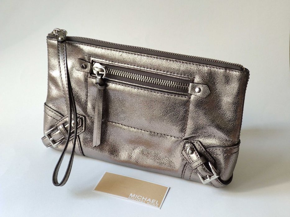 Bolsa clutch pochete em pele prateada prata, Michael Kors