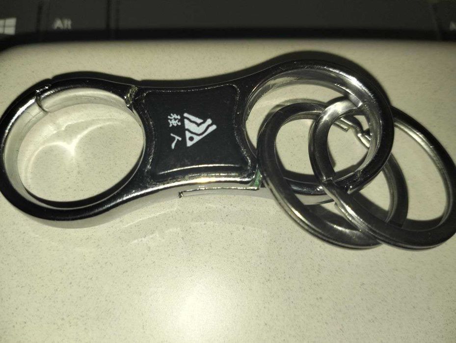 Продам брелок карабин для ключей