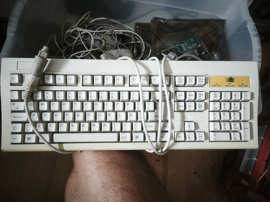 Original keyboard with plug adapter502923687615549441