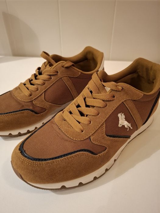 Brown sports shoes, size 40 for men