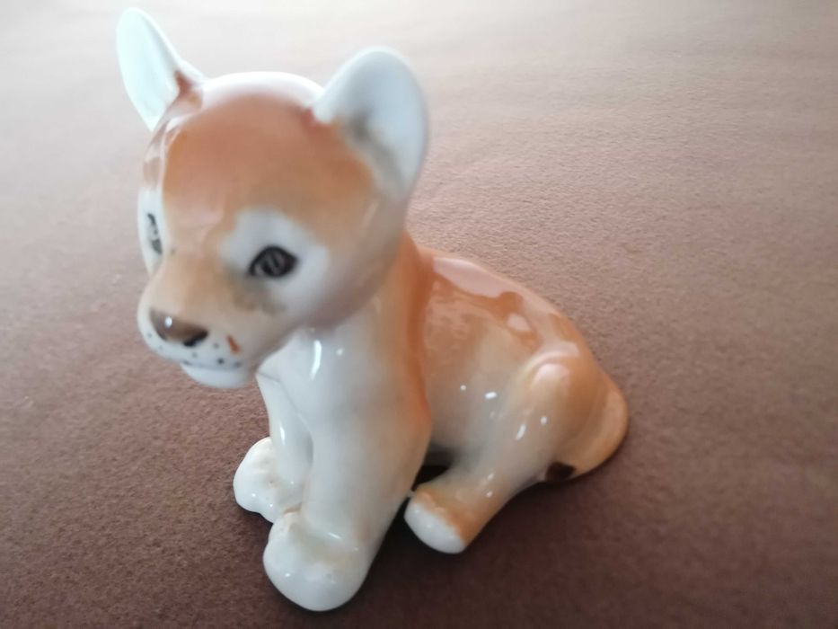 Lwiątko figurka porcelanowa.