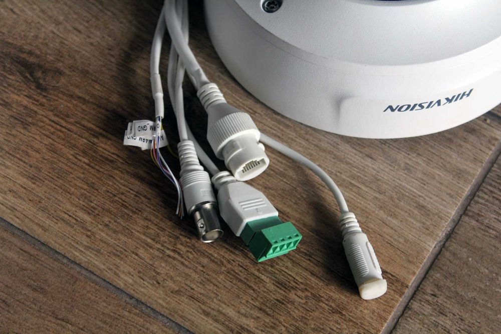 Вариофокальная IP камера Hikvision 2мп c приближением (2.8-12 мм) POE