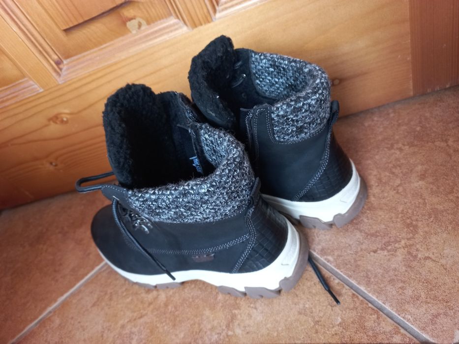 Теплі черевички.