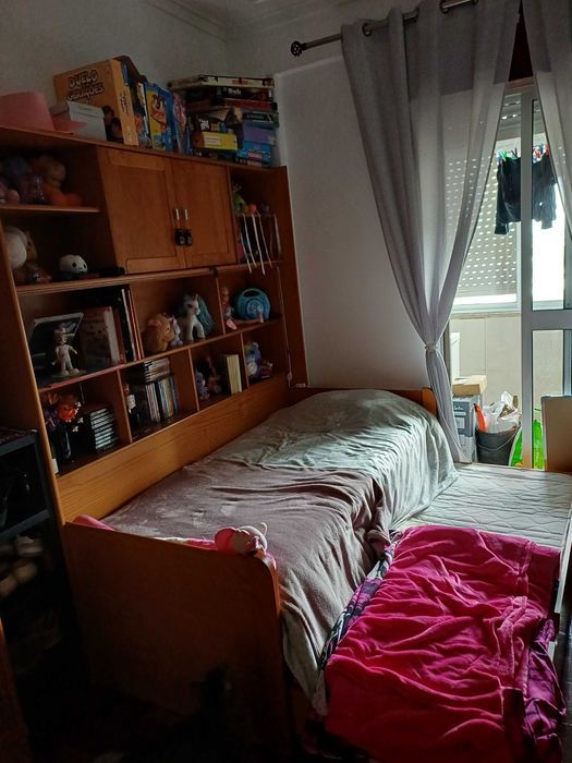 Cama + estudio + roupeiro + 2 colchões