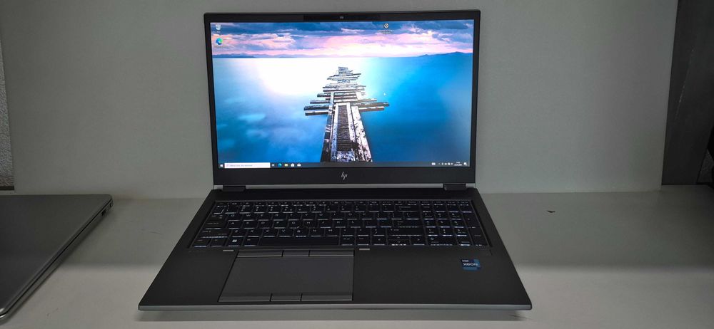 HP Zbook 15,6FHD XEON W11955M 16X5.0GHz , 16GB RAM 256SSD Win 11 Pro