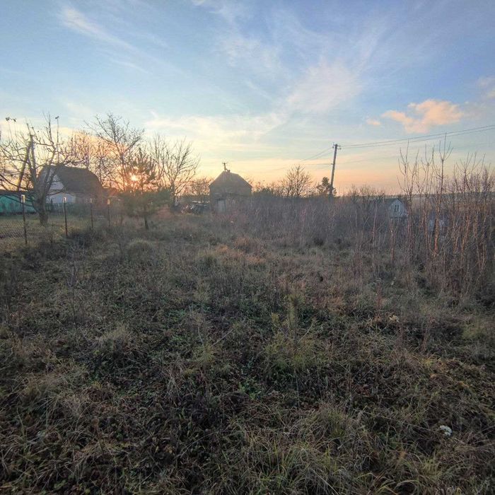 Продам ділянку під будівництво біля лісу!