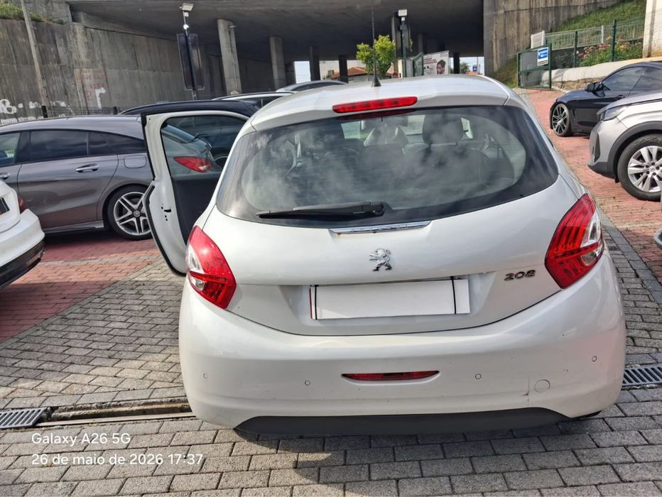 Peugeot 208 — fotografia 3