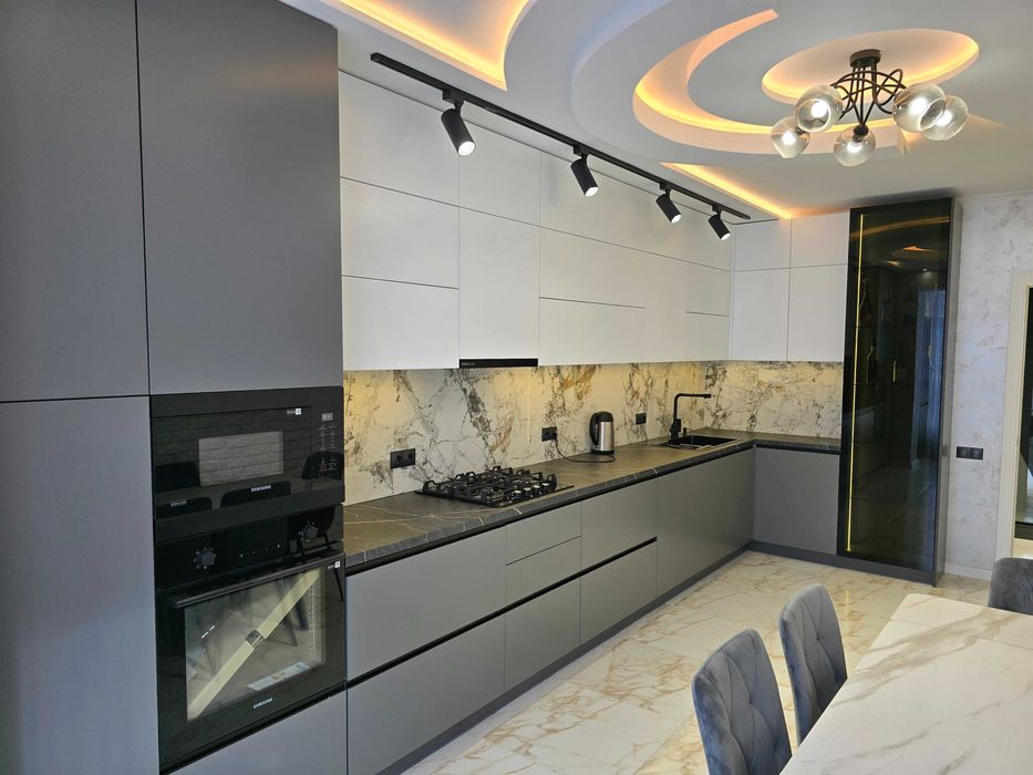 Продаж авторської 2-ї квартири у самому центрі міста, державні програми, ваучери