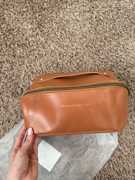 brązowa kosmetyczka