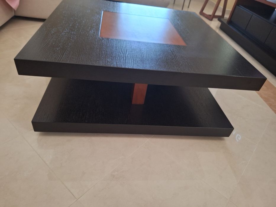 Mesa de centro de sala em madeira maciça