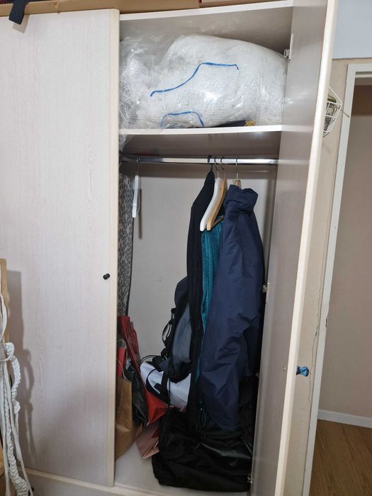 Roupeiro em bom estado