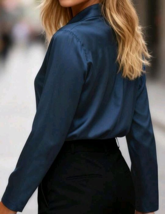 Linda maravilhosa elegante camisa de cetim  côr  bonita  nova