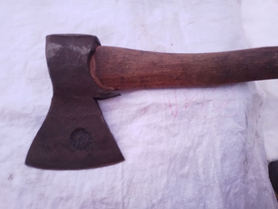 Сокира , топор , колун , вила , пилка. Ключ газовый,  лопатка саперная