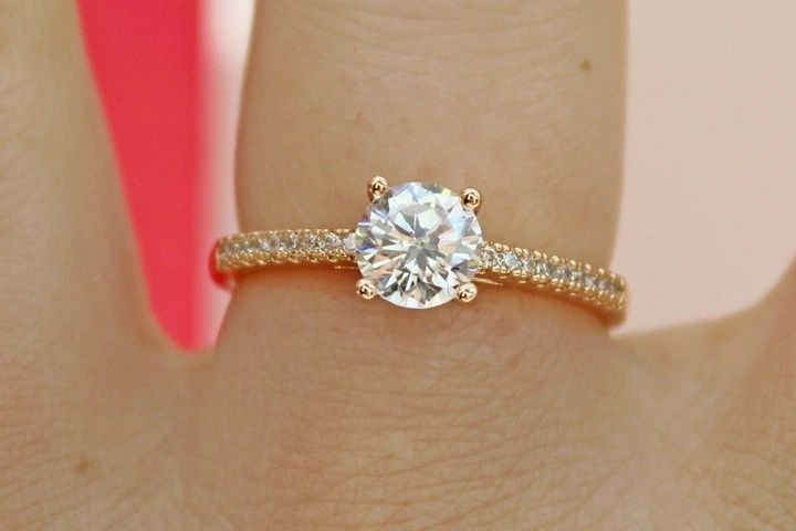 Каблучка з фіанітом