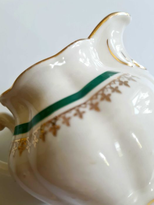 Chodzież porcelanowy, mały uroczy mlecznik, stara sygnatura